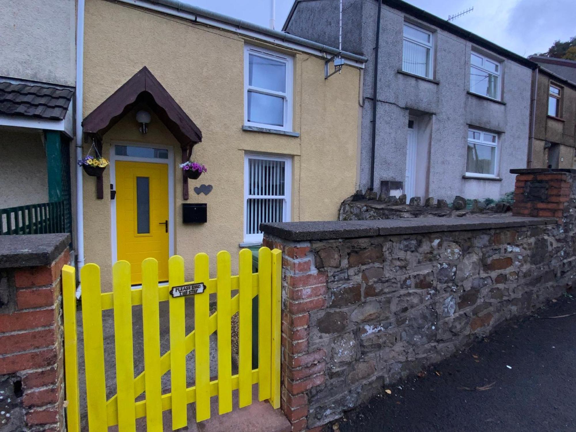 The Cwtch, Log Fire, Sleeps 6, Nr Zip World, Brecon And Bike Park Wales Villa Aberdare Exterior photo